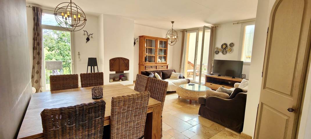 Location de vacances pour 8 personnes, avec piscine ainsi que balcon et jardin, adapté aux familles à Fréjus - 4