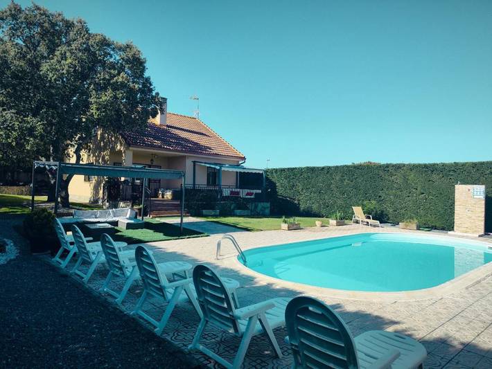 Casa de vacaciones para 8 personas, con jardín además de piscina y jacuzzi, Familias con niños en Comarca de Segovia