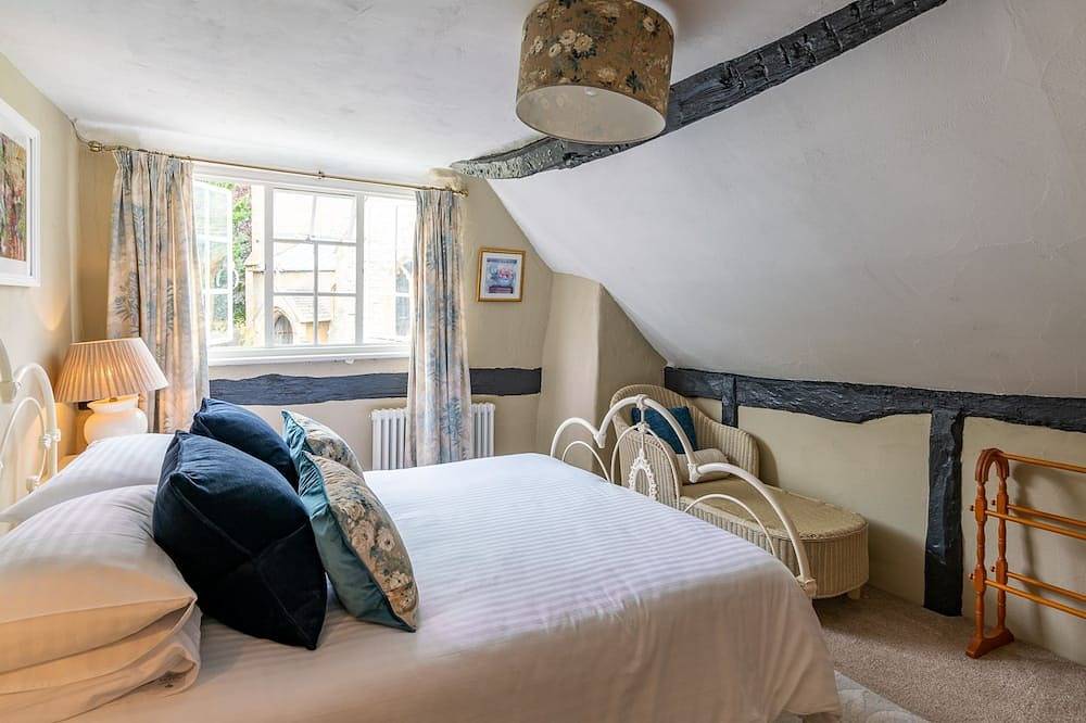 Rose Cottage - sleeps 5 guests  in 3 bedrooms in Bretforton, Worcestershire