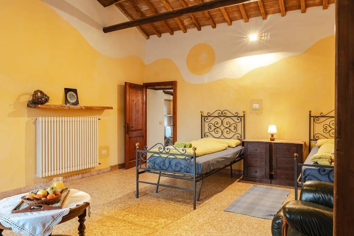Appartamento intero, Appartamento 'Reggioli- Appartamento Erborista' con vista sulle montagne, giardino in comune e Wi-Fi in Gaiole in Chianti, Chianti