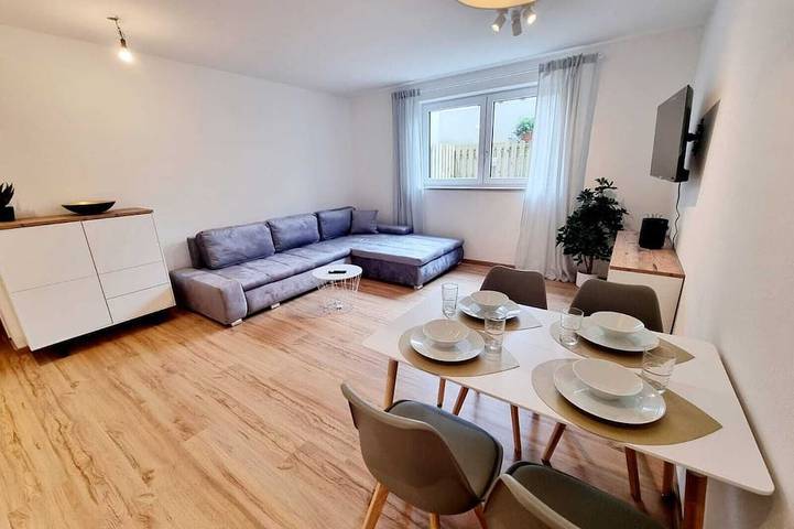 Ganze Wohnung, Moderne Souterrainwohnung im Münchner Landkreis in Bruck, Oberbayern