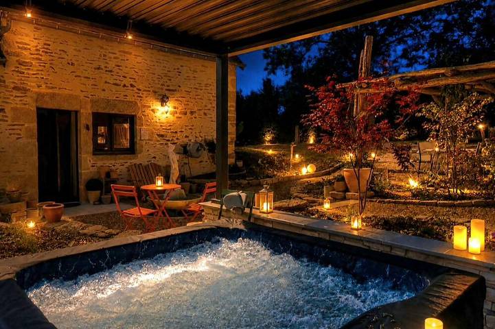 Location de vacances pour 3 personnes, avec Jacuzzi ainsi que Terrasse et Jardin à Saint-Denis-sur-Sarthon