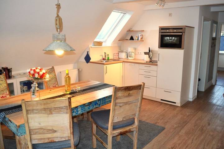 Ganze Wohnung, Ferienwohnung  im Stadtzentrum mit  Balkon direkt am Strand. Für bis zu 4 Personen. in Nordfriesische Inseln (Schleswig-Holstein) (Schleswig-Holstein), Wyk auf Föhr