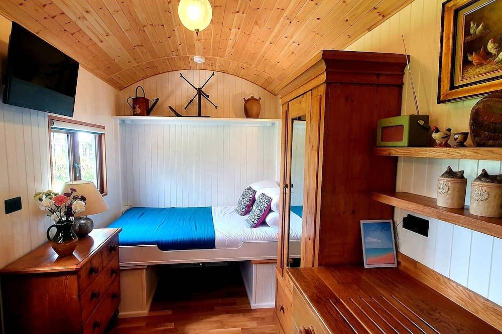 Exquisite Shepherd's Hut With Hot Tub - Between Moor and sea in Cornwall