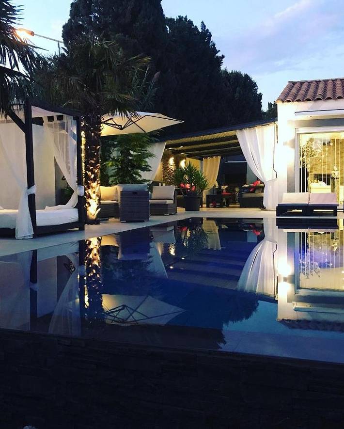 Chambre d’hôte pour 2 personnes, avec Balcon et Jacuzzi ainsi que Terrasse et Jardin à Maussane-les-Alpilles