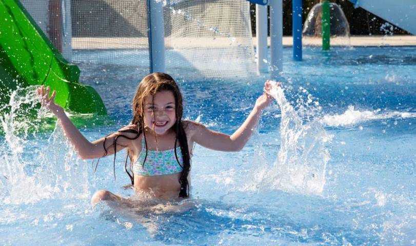 Camping para 4 pessoas, com piscina infantil e terraço e ainda piscina em Cambrils