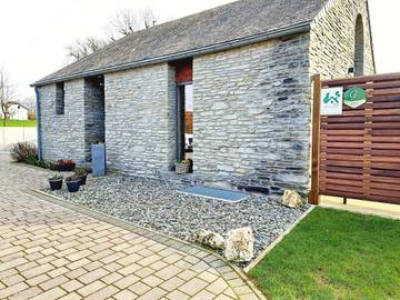 Gîte pour 4 personnes, avec terrasse dans Cherain