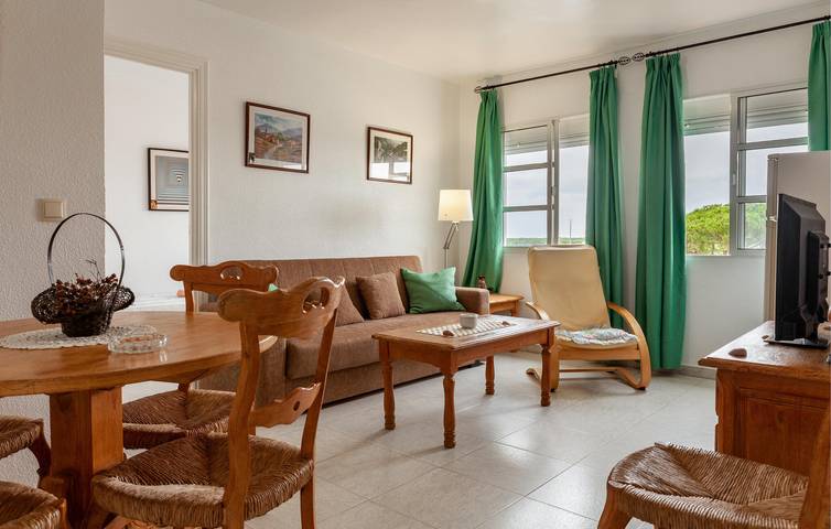 Ganze Ferienwohnung, Luxuriöses Apartment im Obergeschoss mit Pool & WiFi, 500m nach La Abaceria in Matalascañas, Almonte