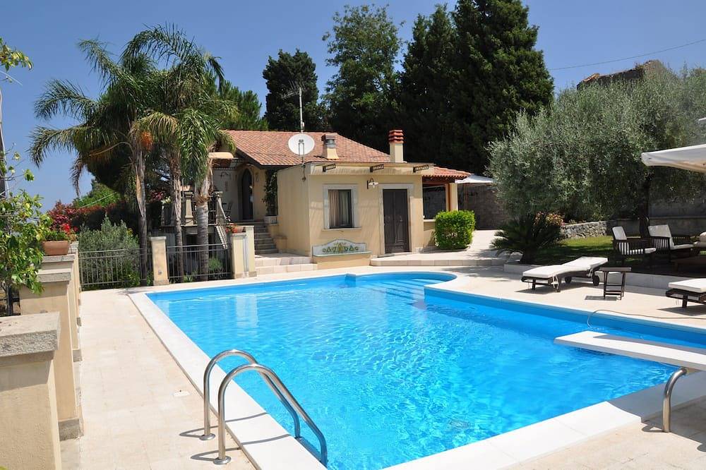 Hangvilla mit Pool in Pace del Mela, Messina Provinz