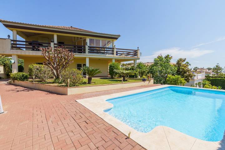Villa "Cerros Del Aguila" con vistas al mar, piscina, jardín y Wi-Fi in Mijas Costa, Mijas