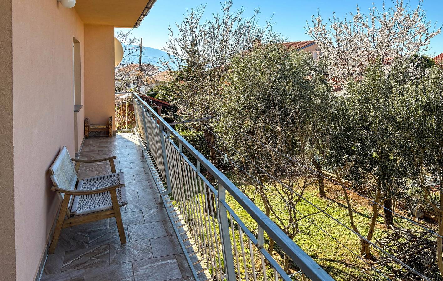 Ganze Ferienwohnung, Gemütliche Ferienwohnung mit Terrasse, 400 m vom Strand entfernt und mit hervorragender Ausstattung in Senj, Kvarner Festland