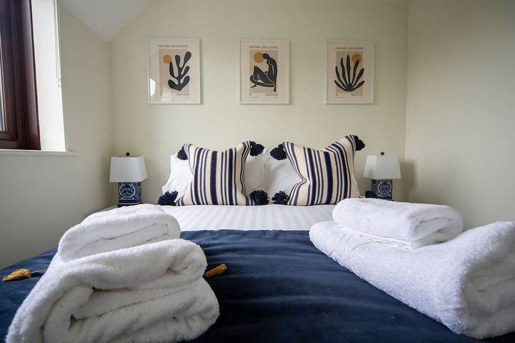 Spindrift, Padstow, peaceful, views, parking - 10min walk to harbour in Padstow, Cornouailles