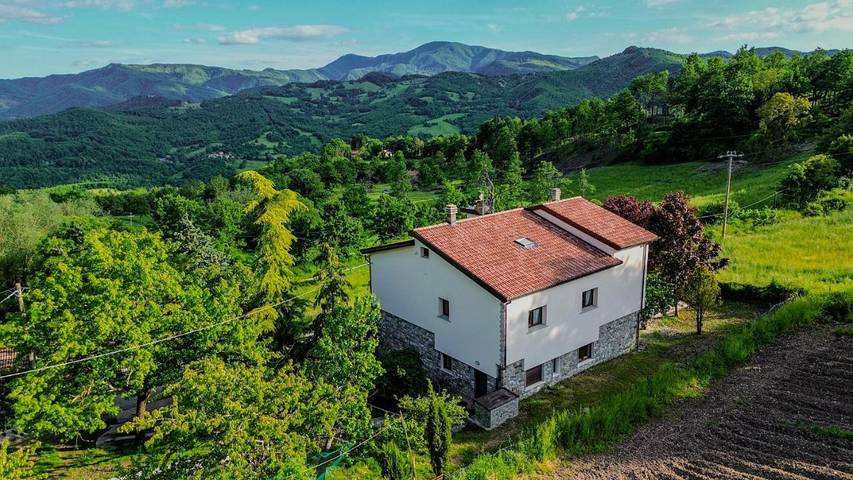 Villa per 5 persone, con Balcone e Terrazza nonché Giardino e Piscina in Montefeltro