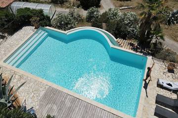 Gîte pour 4 personnes, avec terrasse et jardin ainsi que piscine et jacuzzi à Ceyreste