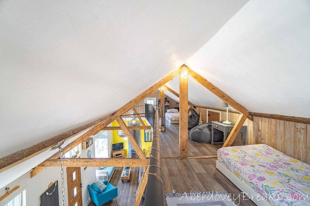 Marvellous 3 Bedroom Cottage just off Aberdovey Village Centrei in Aberdovey, Snowdonia
