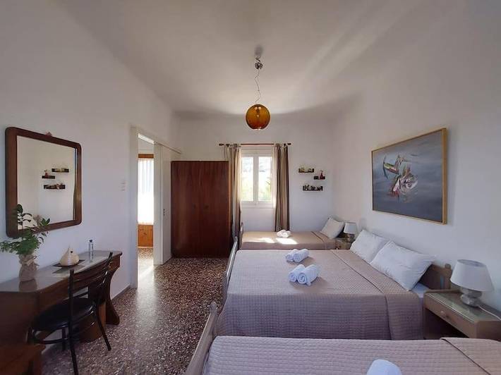 Gîte pour 4 personnes, avec jardin ainsi que vue et terrasse dans Finikas