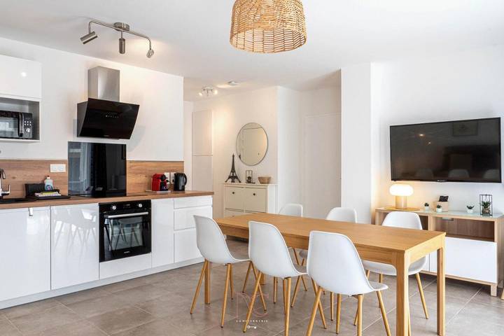 Gîte pour 7 personnes, avec terrasse à Chessy - 2