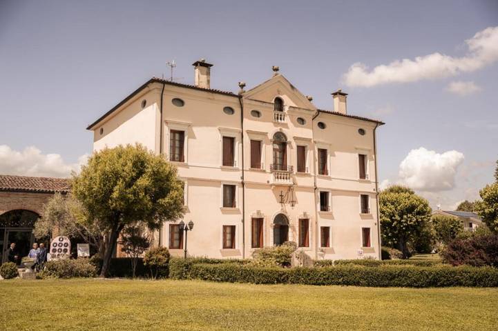 Chambre d’hôte pour 2 personnes, avec vue ainsi que piscine et jardin