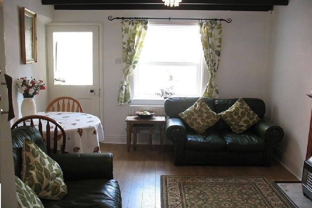 2 Bedroom cottage in the lovely village of Ruswarp walking distance to Whitby in Whitby, North York Moors National Park