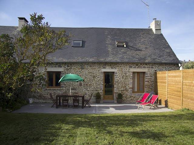 Gîte pour 4 personnes, avec jardin à Lingreville