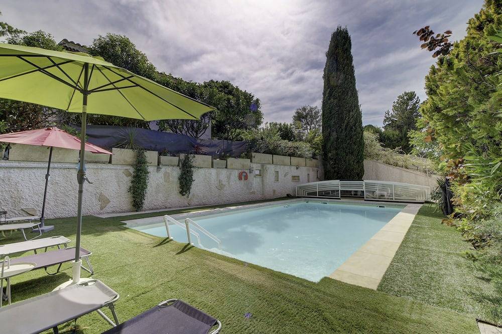 Entire apartment, Comfortable studio in villa with swimming pool in Aubagne, Marseille region