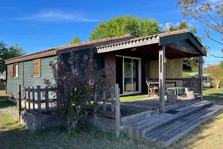 Gîte pour 6 personnes, avec Piscine à Chazemais
