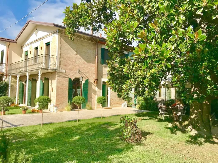 Alojamiento y desayuno para 3 personas, con vistas además de terraza y jardín - 1