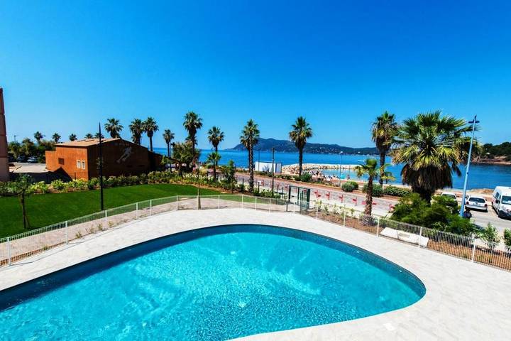 Vakantiepark voor 6 personen, with Whirlpool and Kinderzwembad as well as Zwembad and Sauna aan de Côte d'Azur