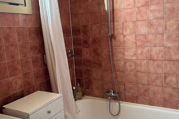 Gîte pour 4 personnes, avec balcon dans Carnolès - 4