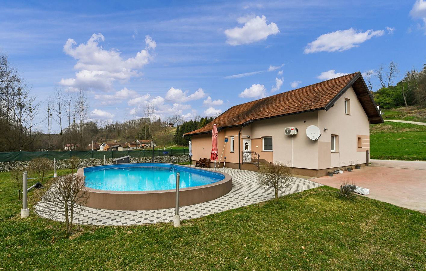 Charmant appartement met 1 slaapkamer, zwembad en terras nabij de rivier de Bednja in Ludbreg, Varaždin