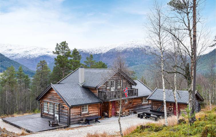 Ferienhaus für 12 Personen, mit Sauna und Terrasse sowie Ausblick und Garten, kinderfreundlich in Voss