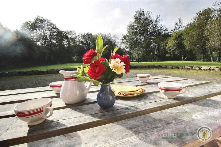 Gîte pour 4 personnes, avec terrasse et jardin à Penvénan - 2