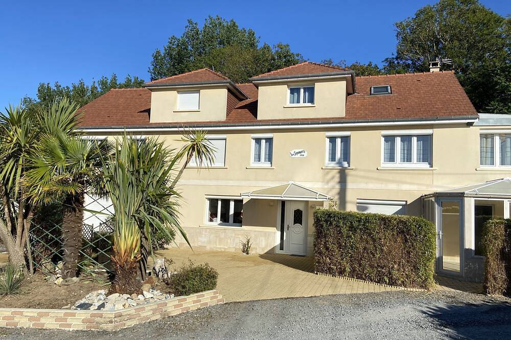 Les Sycomores large 8-person gîte with spa, 5-minute walk from the sea in Ver-sur-Mer, Côte de Nacre