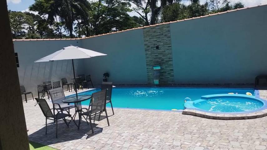 Casas e apartamentos de temporada para 20 pessoas, com piscina em Itapecerica da Serra