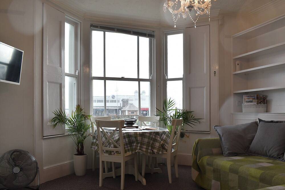 Flat 2 Beachview in Lowestoft, Sunrise Coast