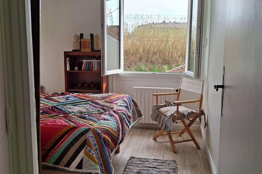 House close to the historic center, able to accommodate 6 adults in comfort, in Villeneuve-lès-Avignon, Nimes region