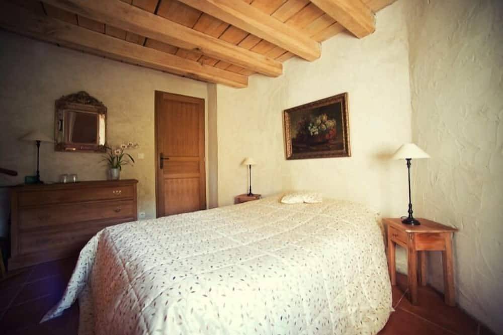 Maison Xv siècle confortable, avec étang privé pêche, piscine dans parc arboré in Sainte-Maure-de-Touraine, Région de Chinon