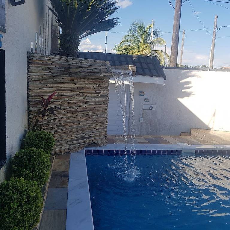 Luxuriöses Strandhaus, Klimaanlage, Pool für Erwachsene mit Wasser und Kindern, Wasserfall, Grill in Itanhaém, Baixada Santista