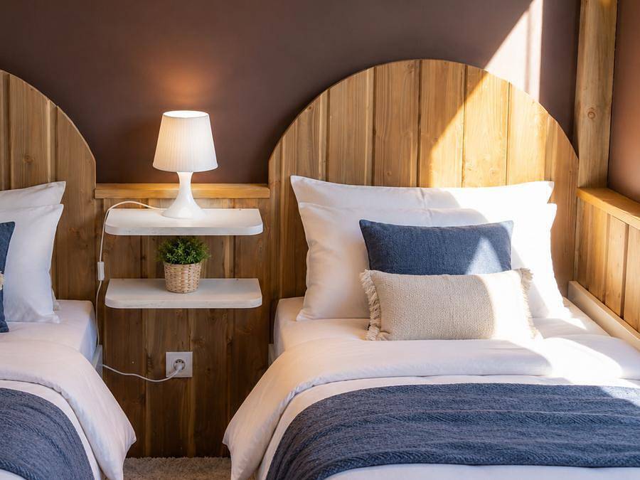 Camping du Manoir de Penn Ar Ster - Tente en toile et en bois 4 personnes - 2 chambres + terrasse in Ergué-Gabéric, Région de Quimper