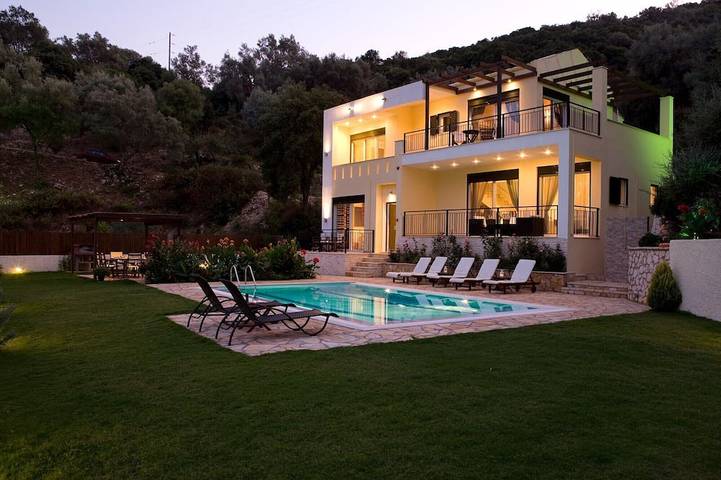 Villa for 8 people, with garden and balcony - 1