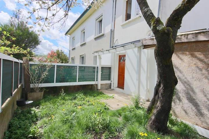 Gîte pour 2 personnes, avec vue et terrasse à Poisat