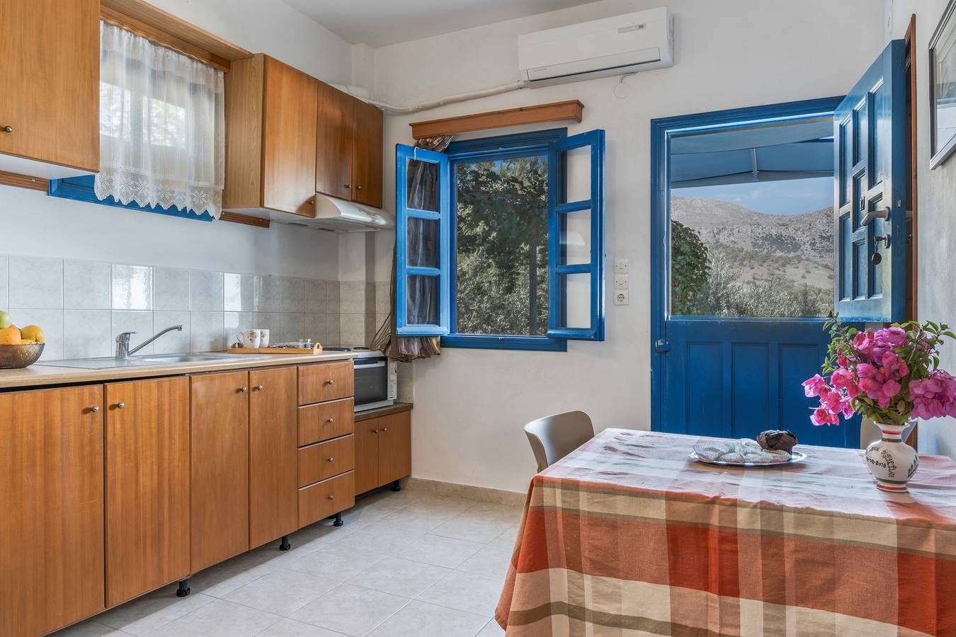 Ganze Wohnung, Apartment 'No 2' mit Meerblick, Wlan und Klimaanlage in Karpathos