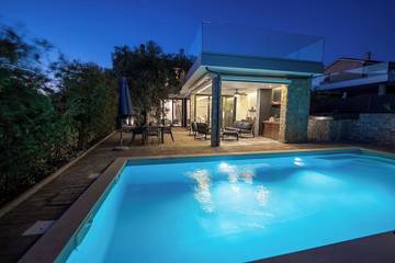 Villa für 6 Personen, mit Balkon in Novalja