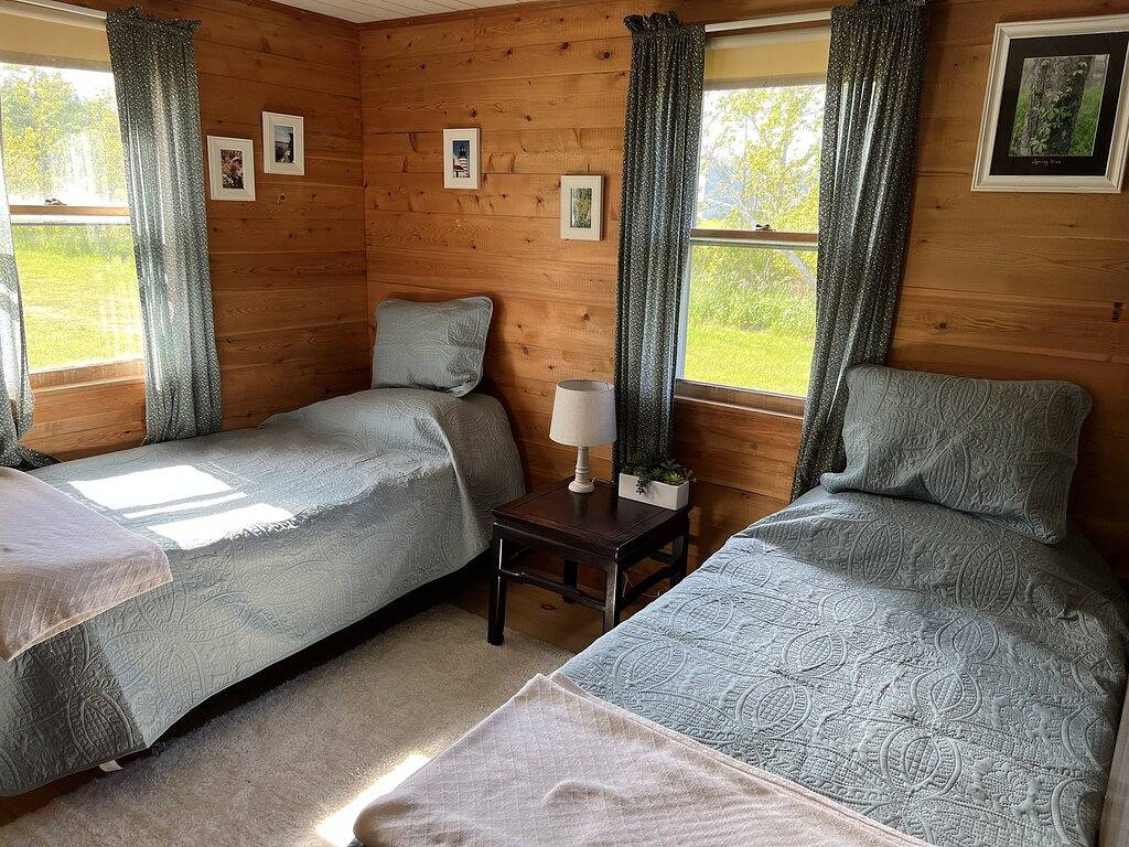 Cozy cottage, steps from the beach. in Washington County (Maine)