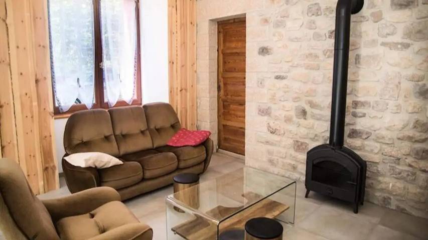 Gîte pour 7 personnes, avec piscine et jardin à Auroux (Lozère) - 2