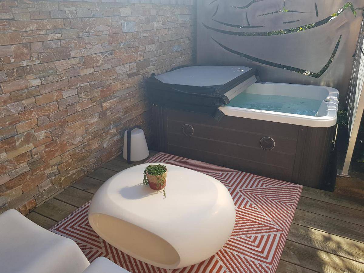 Suite with Jacuzzi in Gujan-Mestras, Région d'Arcachon