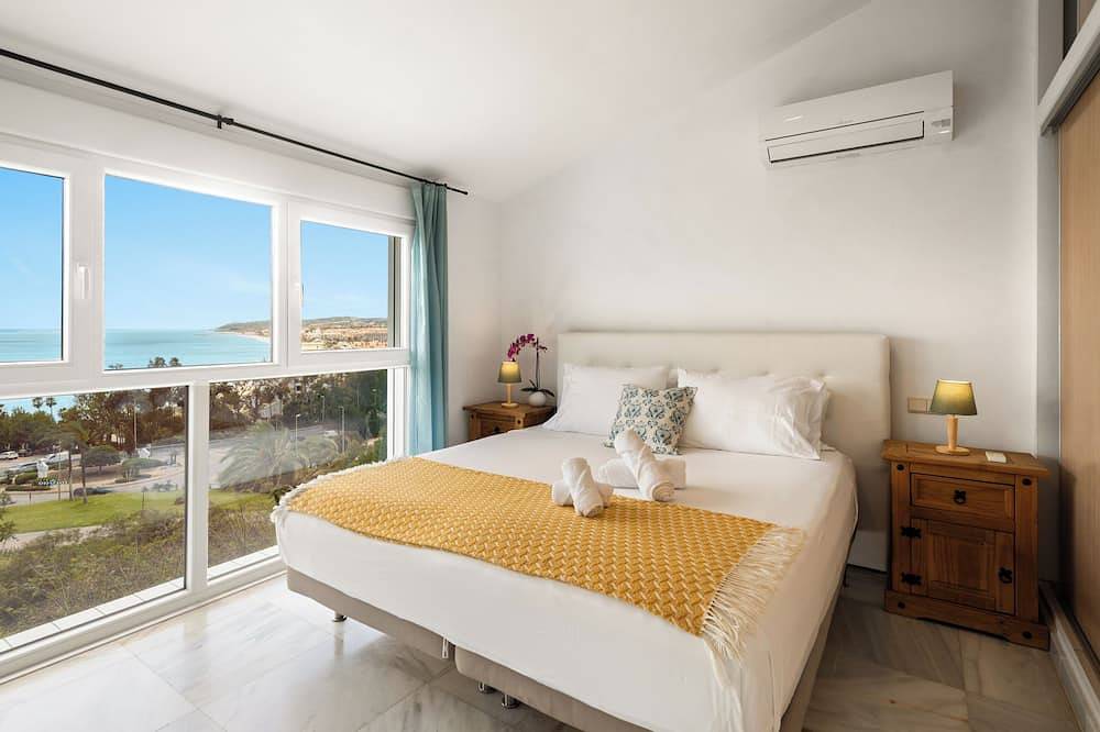 Beach villa with private pool, jacuzzi, sea views, walk to beach, extra pool in Bahia de Casares, Casares