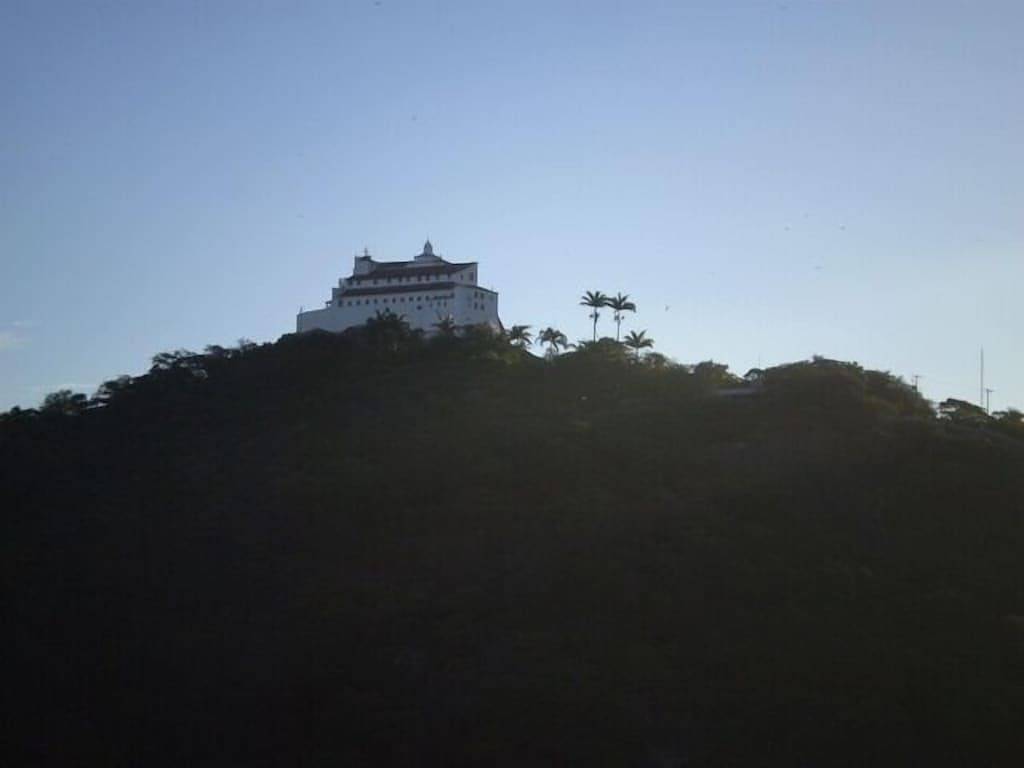 Ganze Wohnung, Apartment mit 2 Schlafzimmern, drei Blocks vom Strand Itaparica entfernt in Vila Velha, Região Metropolitana da Grande Vitória