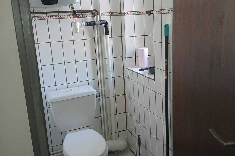 Entire apartment, Homerez - Cozy Studio in Sedan with Fenced Garden 22 m² in Sedan, Ardennes
