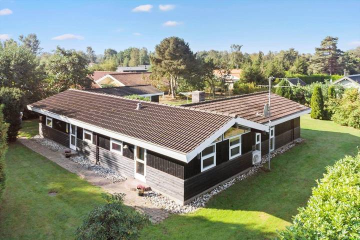 Ferienhaus für 8 Personen, mit Sauna und Whirlpool sowie Terrasse und Garten in Lolland-Falster - 2